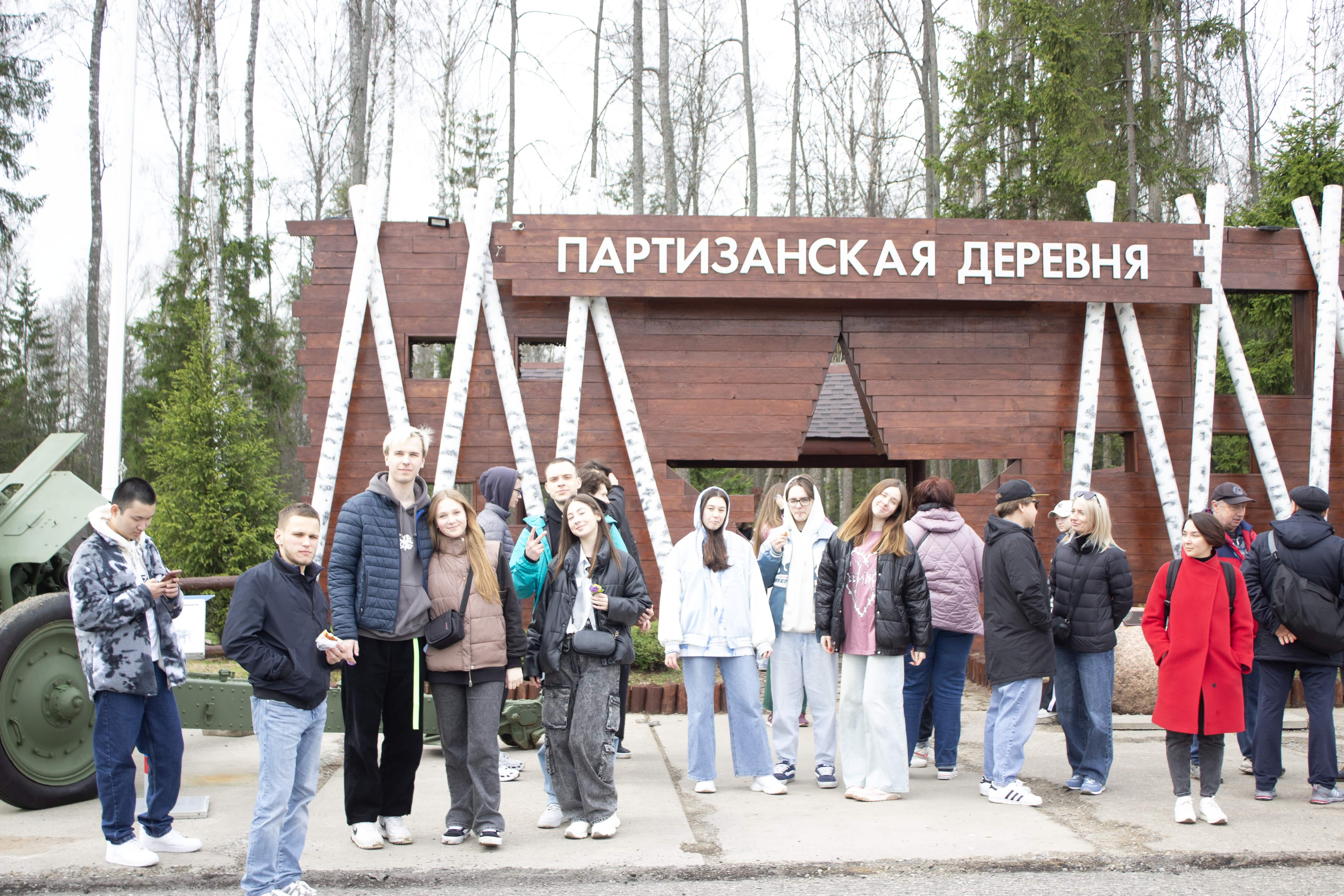День здоровья: ГУЗ встал на тропу скандинавской ходьбы