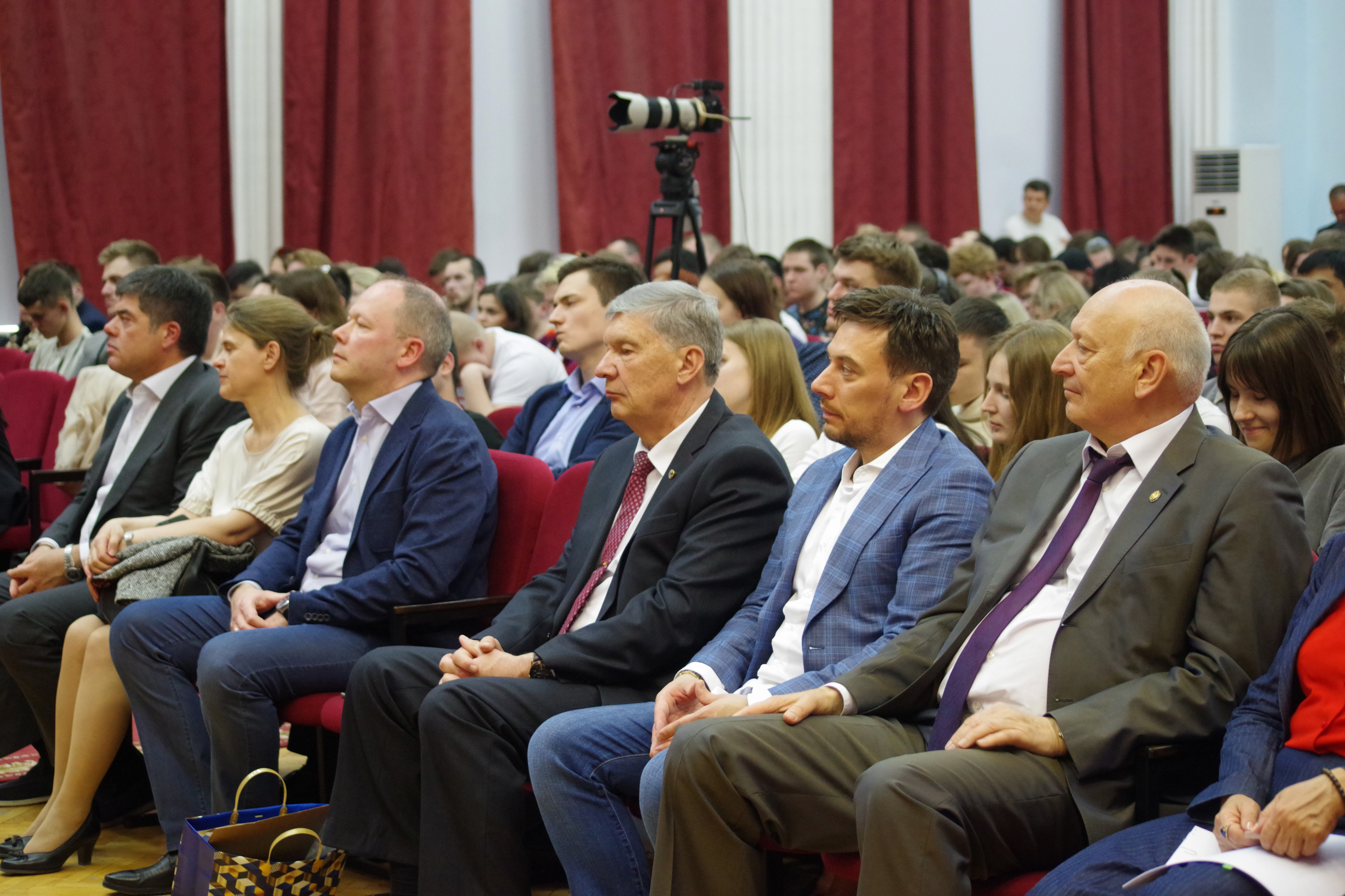 В рамках духовно-нравственно-патриотического воспитания в ГУЗ состоялась встреча архиепископа Одинцовского и Красногорского Фомы и профессора Московской Духовной Академии А.И. Осипова со студенчеством