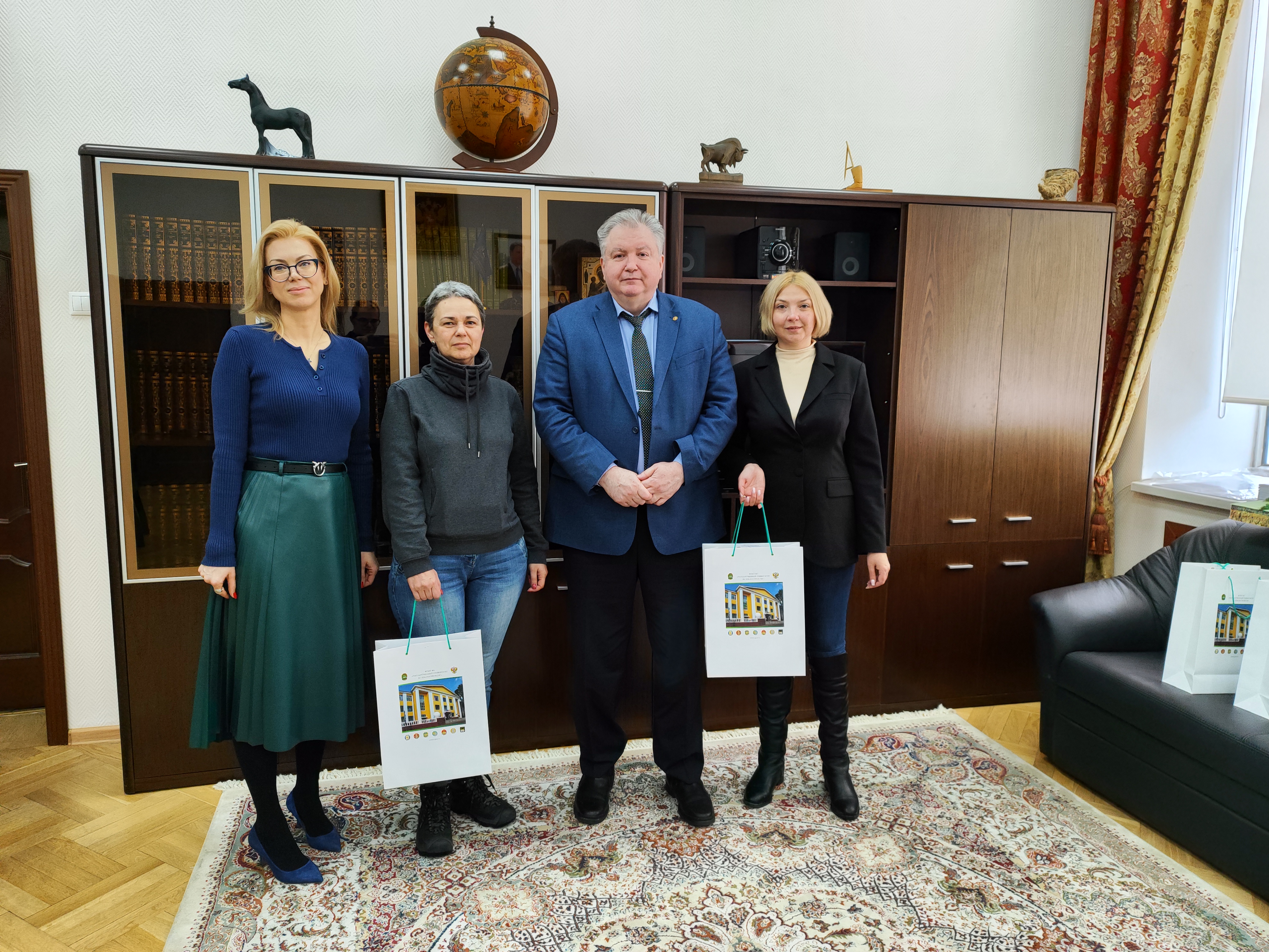 Врио ректора Государственного университета по землеустройству Т.В. Папаскири подписал соглашение о сотрудничестве с Херсонским аграрным университетом