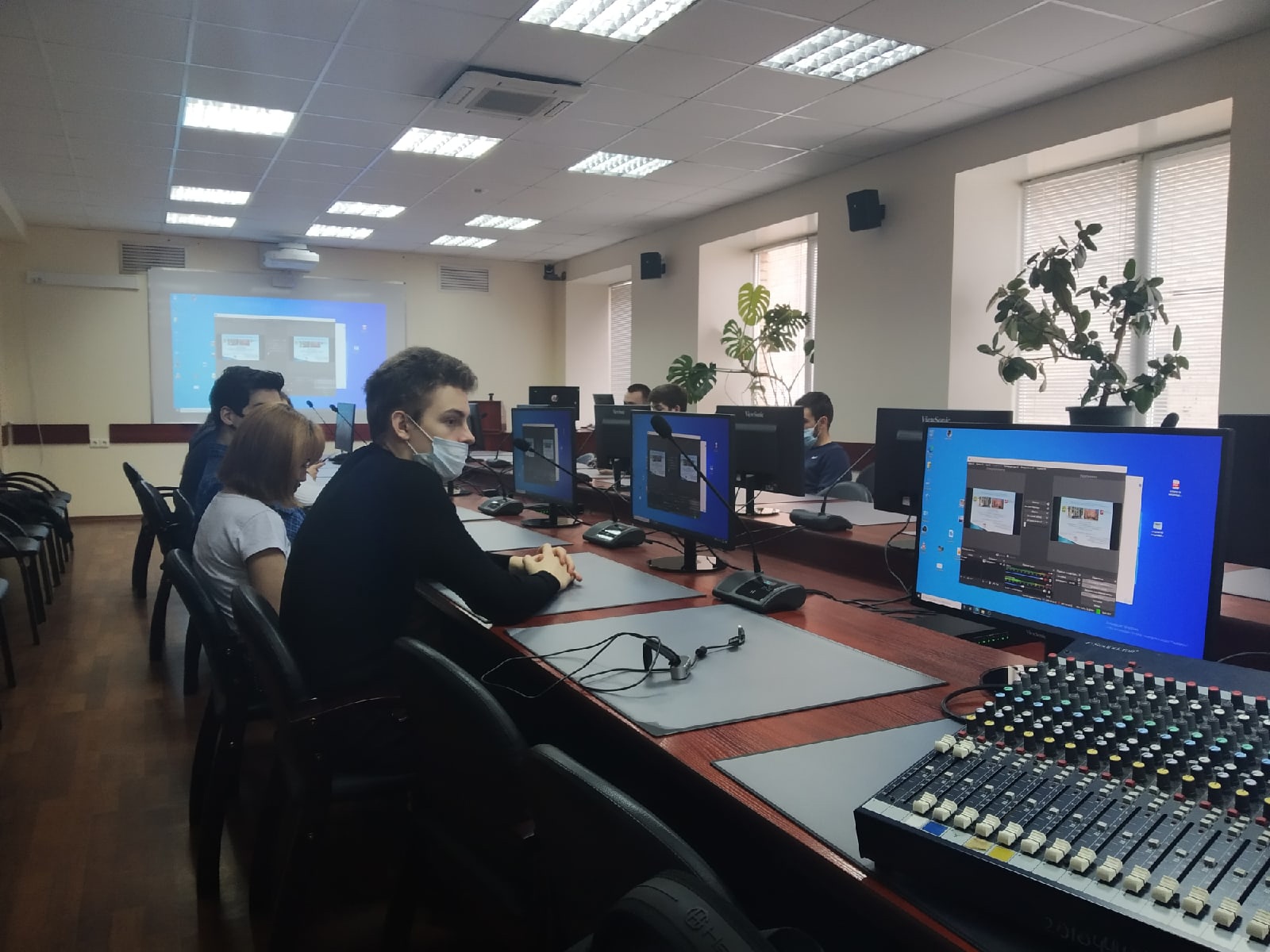 22 марта 2021 г. в Государственном университете по землеустройству состоялся семинар на тему: «Актуальные вопросы проведения вакцинации от коронавируса в Москве»