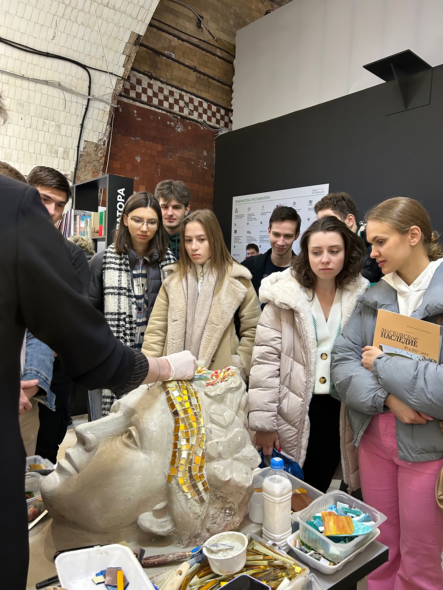Студенты архитектурного факультета посетили выставку «Импортозамещение в реставрационных материалах и технологиях. Сохранение объектов культурного наследия»