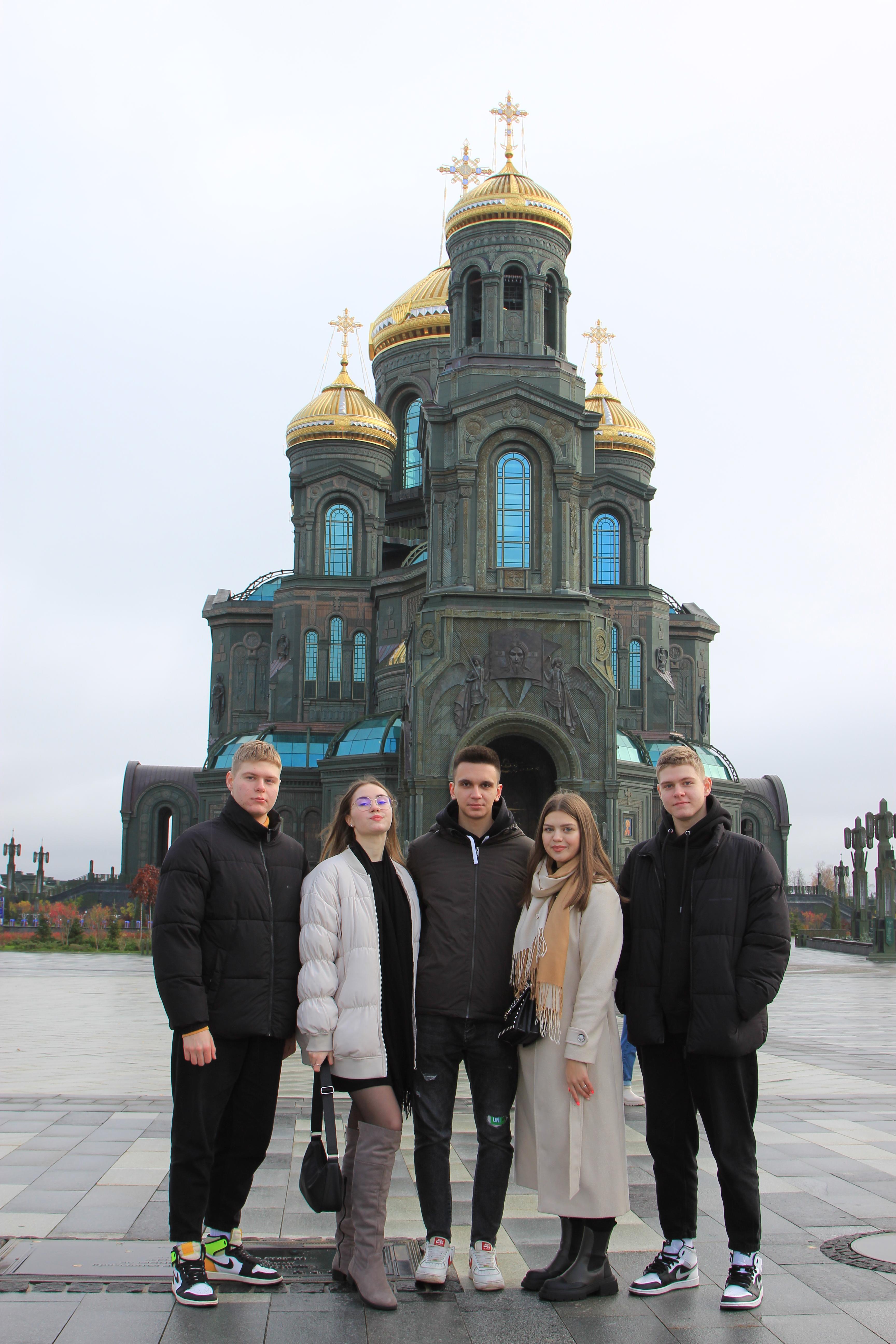 Студенты, преподаватели и сотрудники ГУЗ приняли участие в экскурсионной поездке в Музейный комплекс Главного храма Вооруженных Сил Российской Федерации