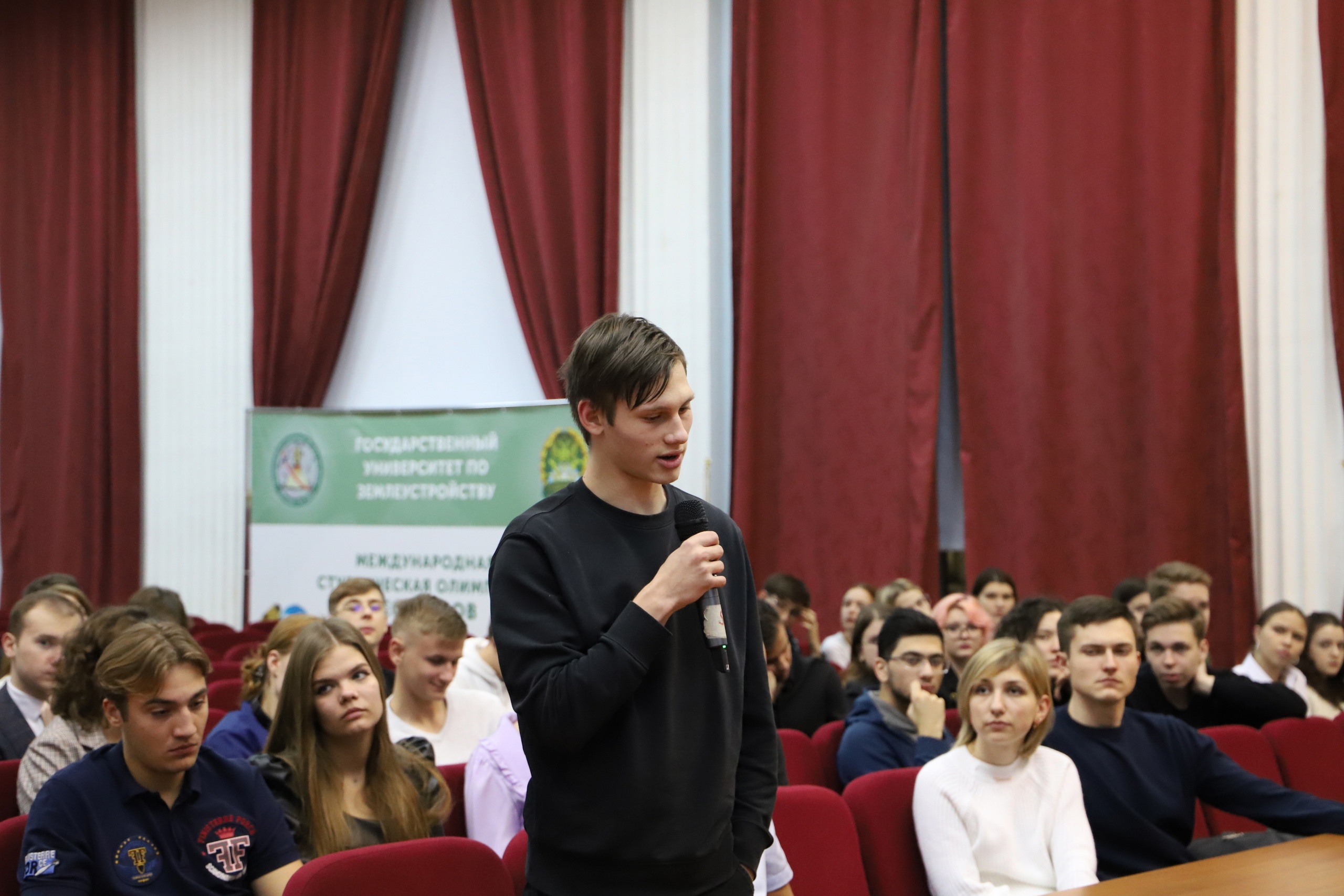 25 октября в Государственном университете по землеустройству прошла встреча депутата Московской городской Думы - Щитова Кирилла Владимировича со студентами