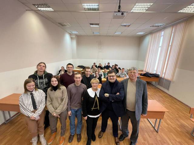Осмысляя Конституцию: круглый стол кафедры публичного права  