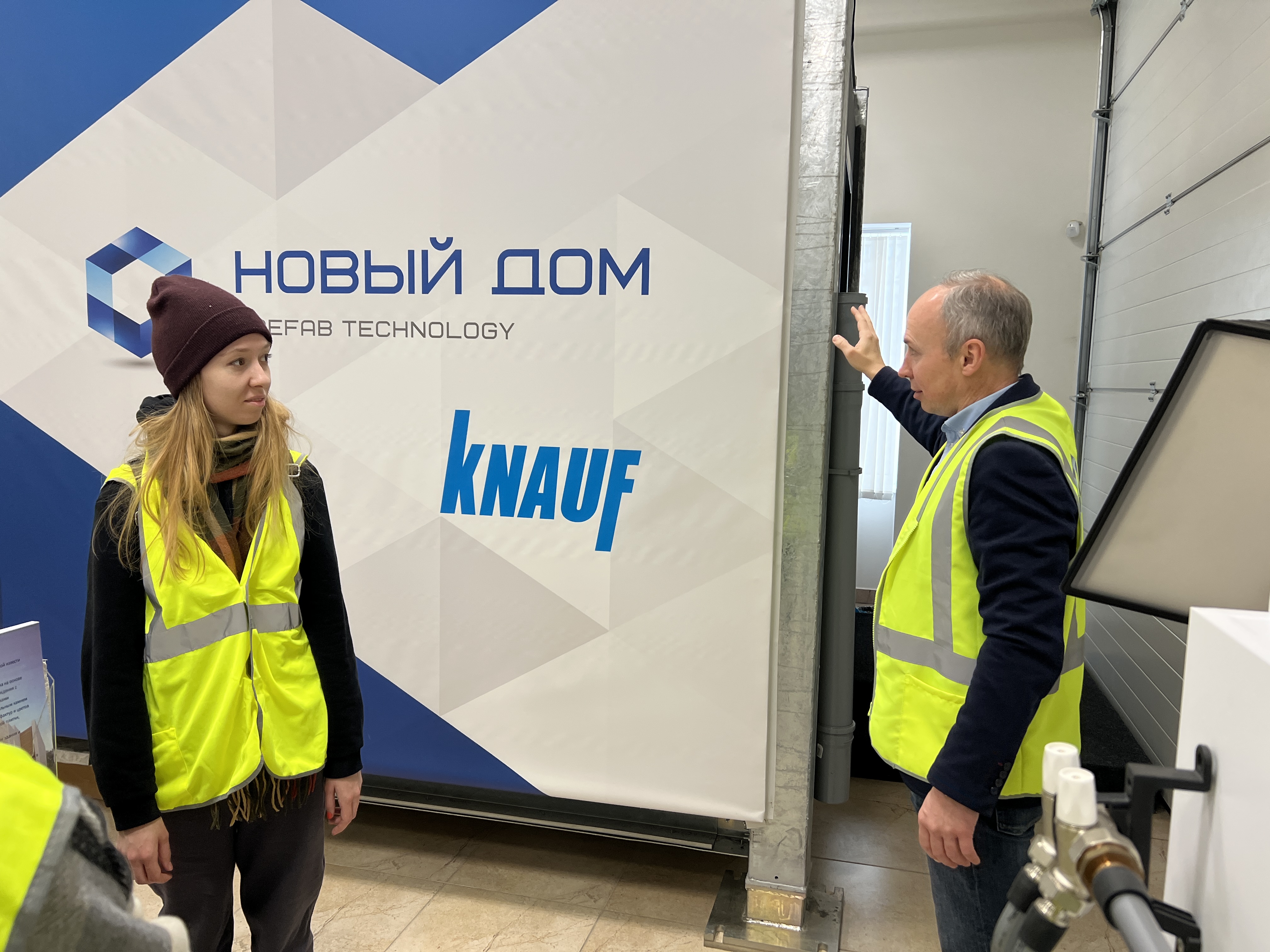 24 ноября 2022 года в рамках лекционного курса «Энергоэффективные здания» состоялось выездное занятие студентов магистратуры направления Архитектуры и Ландшафтной архитектуры на строительный завод КНАУФ