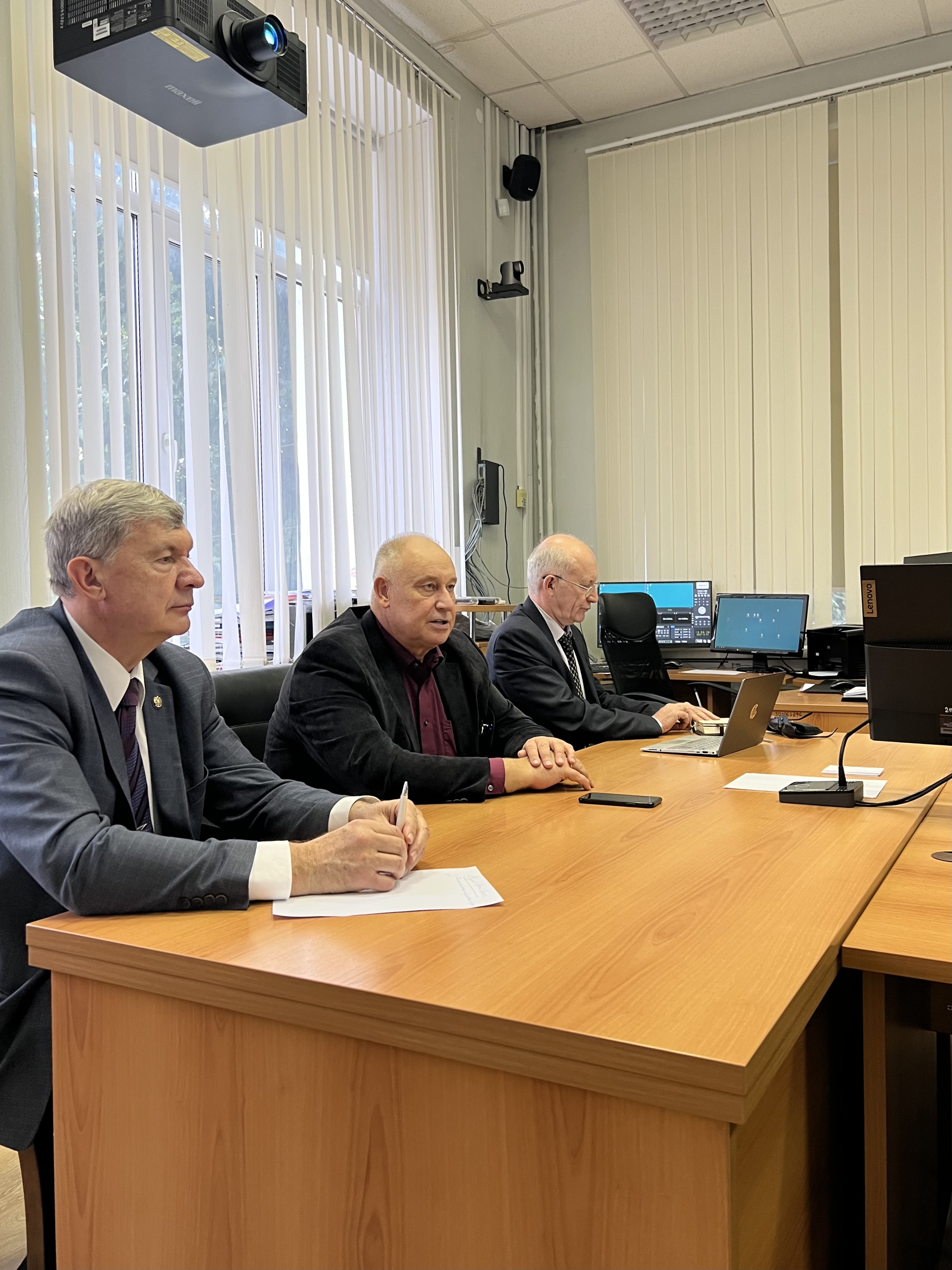   Круглый стол по повышению эффективности научной деятельности и взаимодействию университетов в области развития геоинформационных технологий, автоматизации землеустройства и кадастровых систем состоялся 3 октября
