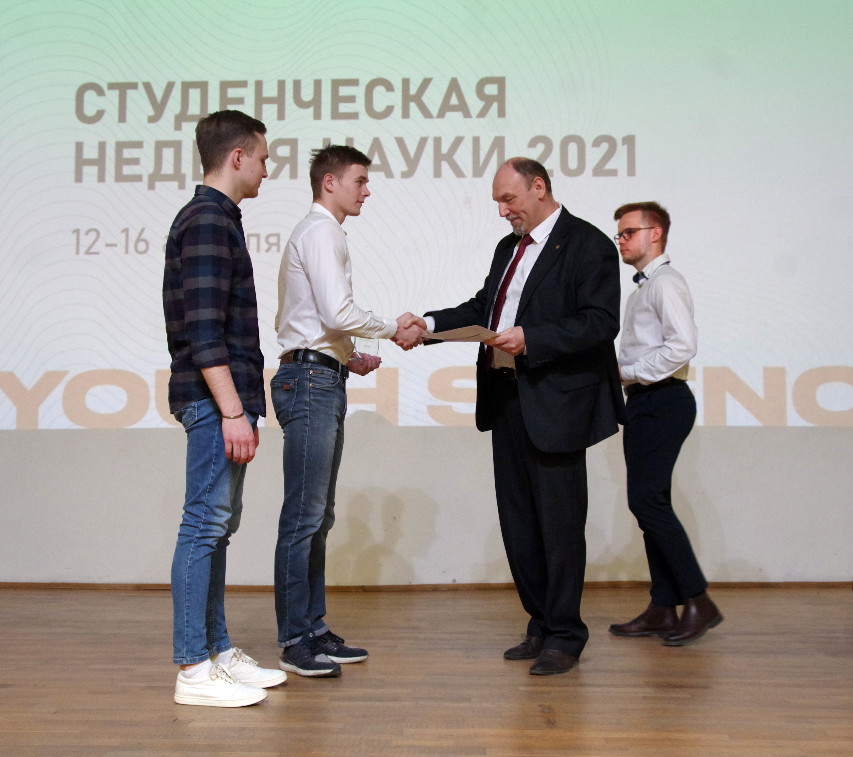 Команда "Альмукантарат" Государственного университета по землеустройству победители межвузовского открытого конкурса студенческих бригад по геодезии ГСК-2021!