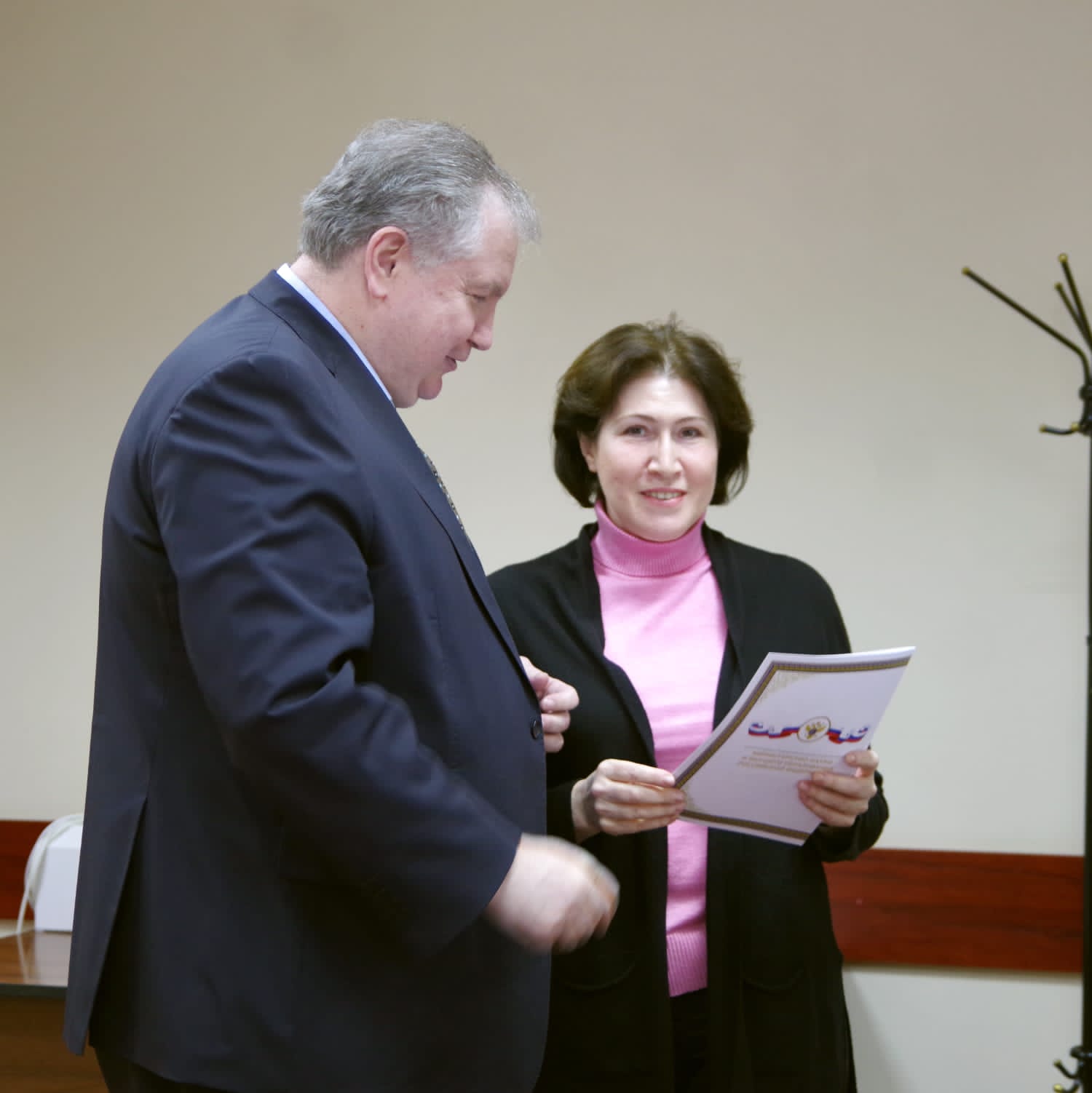 На Учёном совете врио ректора Тимур Валикович Папаскири вручил награды членам коллектива Государственного университета по землеустройству
