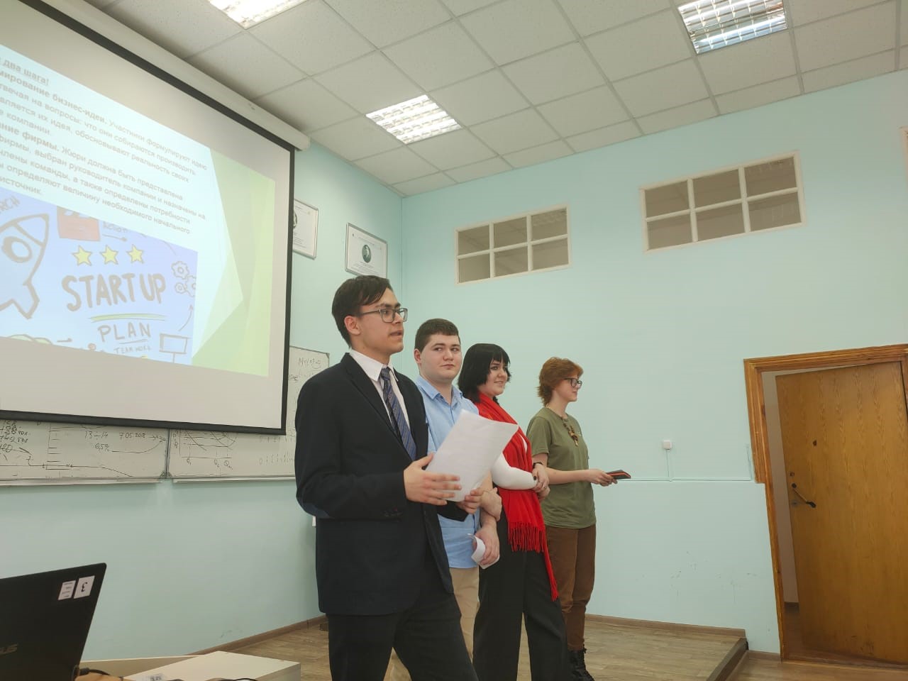 Кафедра менеджмента и управленческих технологий провела деловую игру по предпринимательству со школьниками и учащимися колледжей