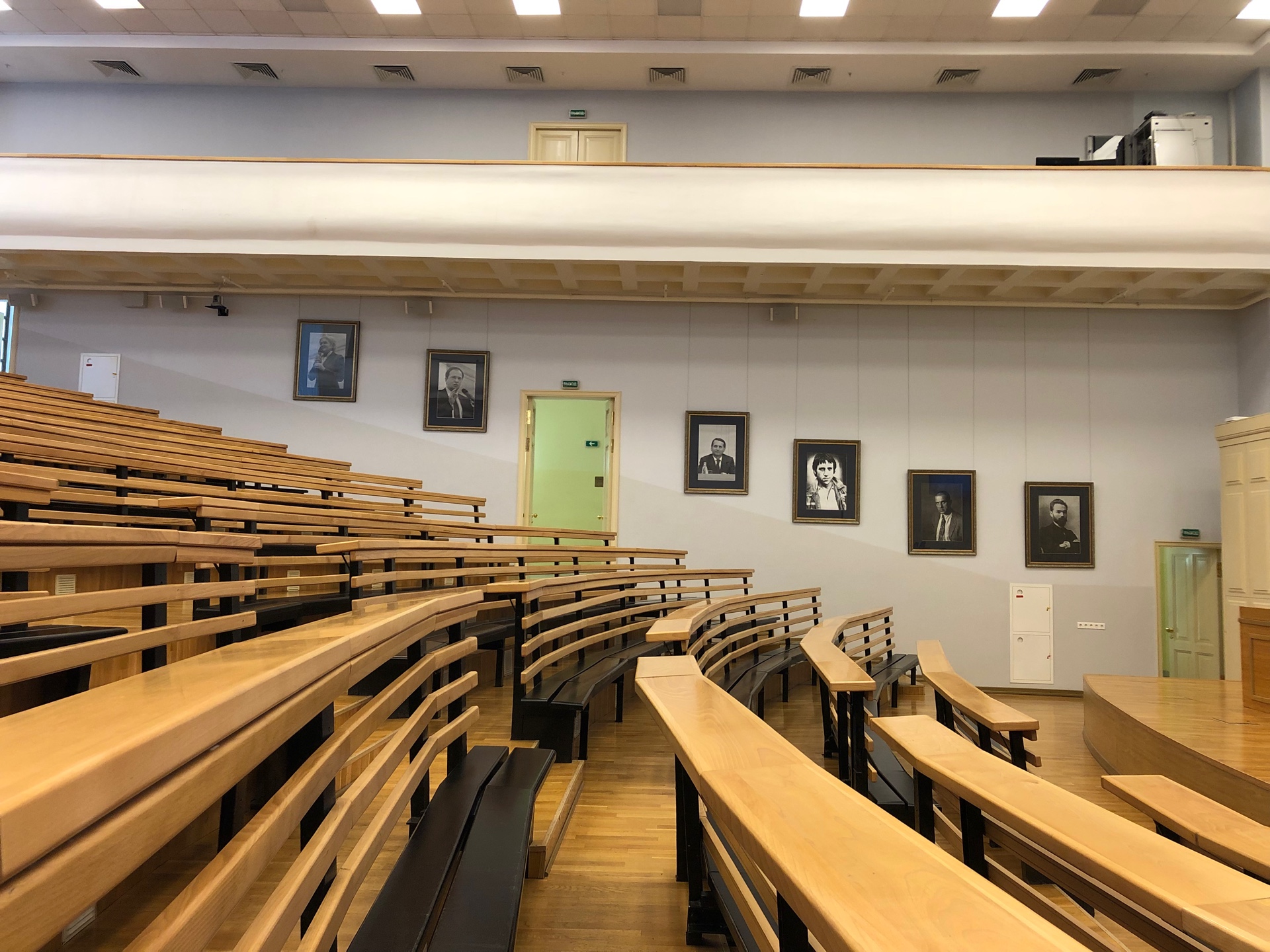 Студенты архитектурного факультета посетили с экскурсией объект культурного наследия народов Российской Федерации – старинные здания Московского коммерческого института