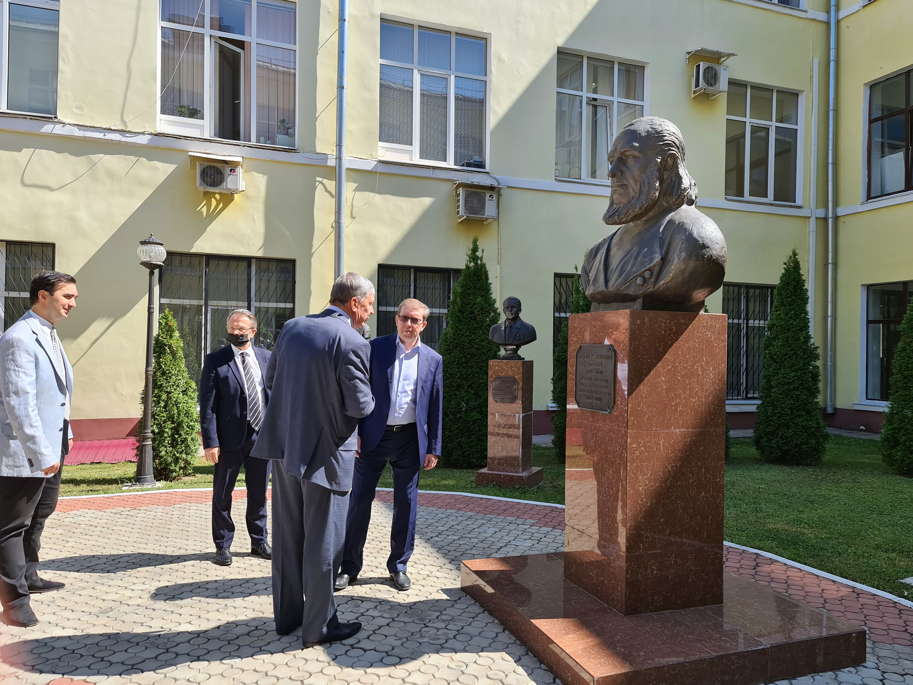 Председатель и руководитель аппарата Комитета Совета Федерации по аграрно-продовольственной политике и природопользованию Алексей Петрович Майоров и Михаил Олегович Орлов посетили Государственный университет по землеустройству 22 июля