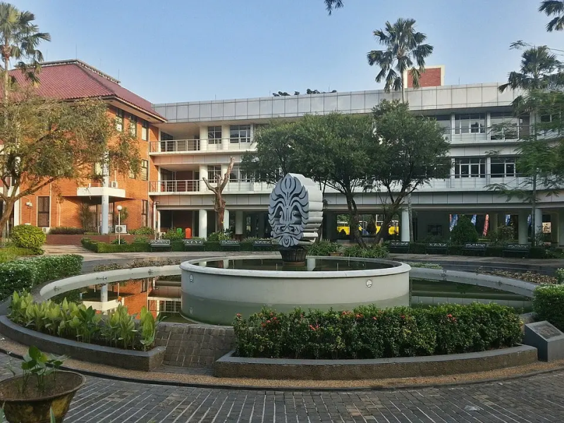 ГУЗ приглашает на две международные программы Universitas Indonesia: экологическое управление и математическое моделирование