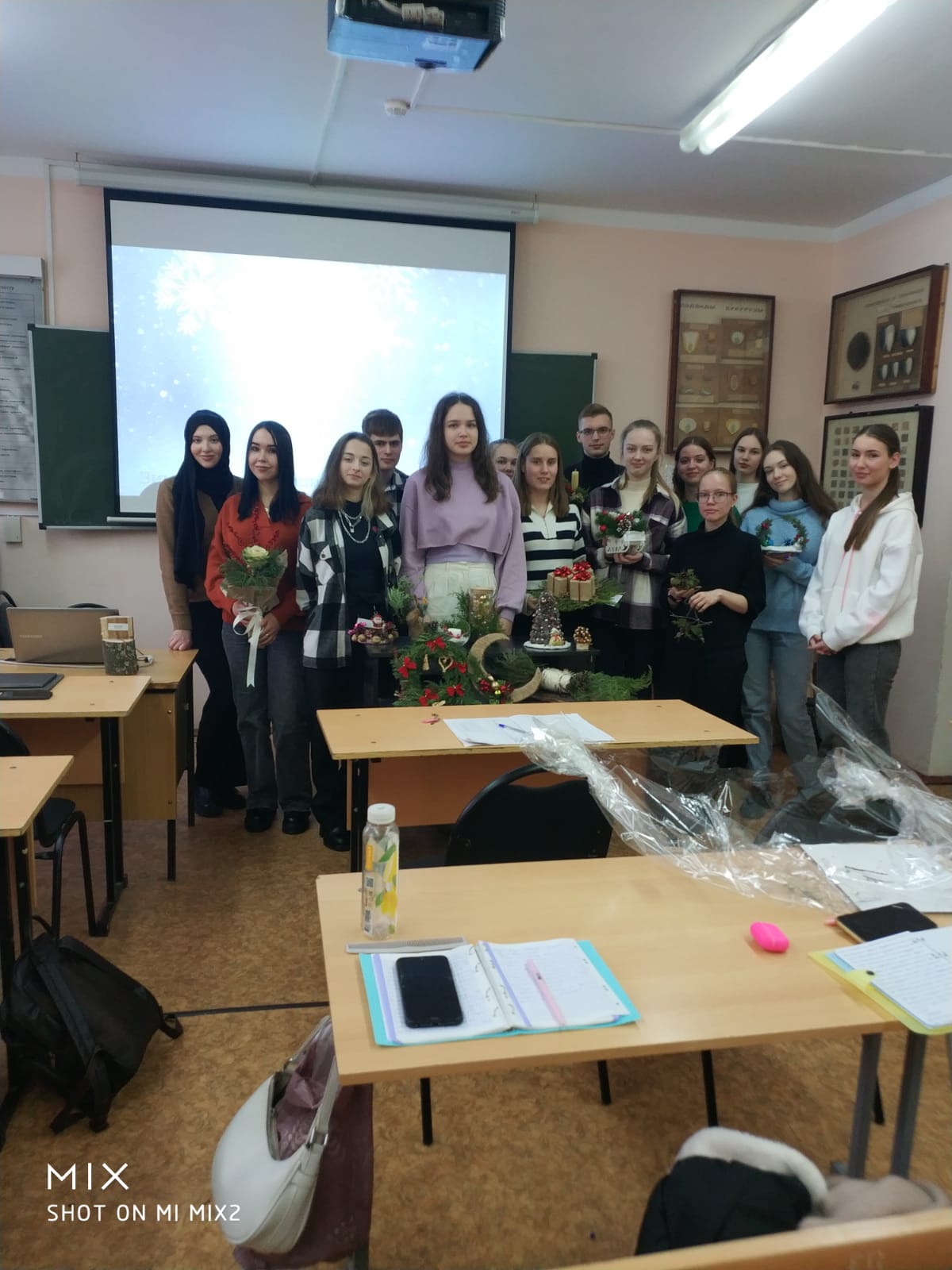 В рекреации ГУЗ открылась студенческая выставка «Зимняя фантазия» 