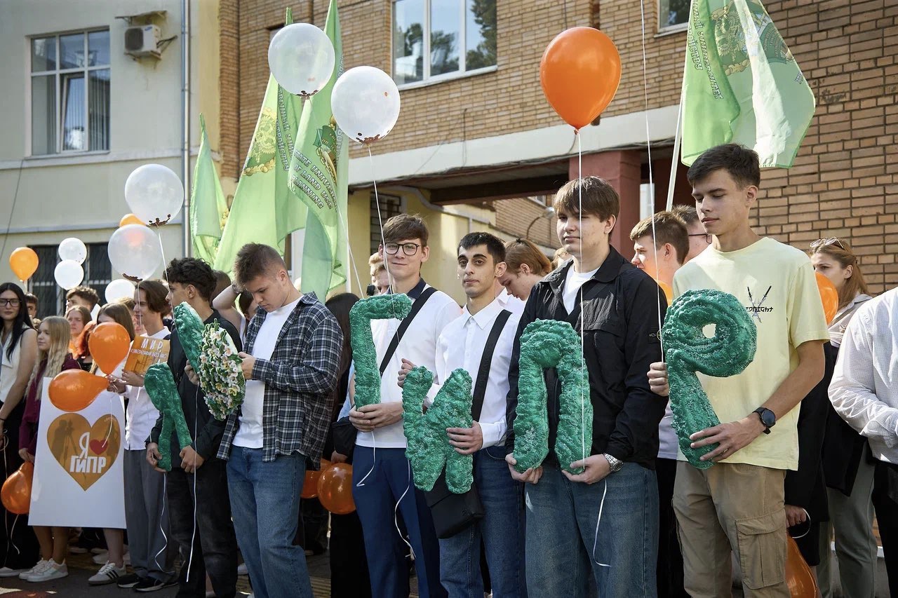 Тёплое сентябрьское солнце и новые надежды: в ГУЗ отпраздновали День знаний