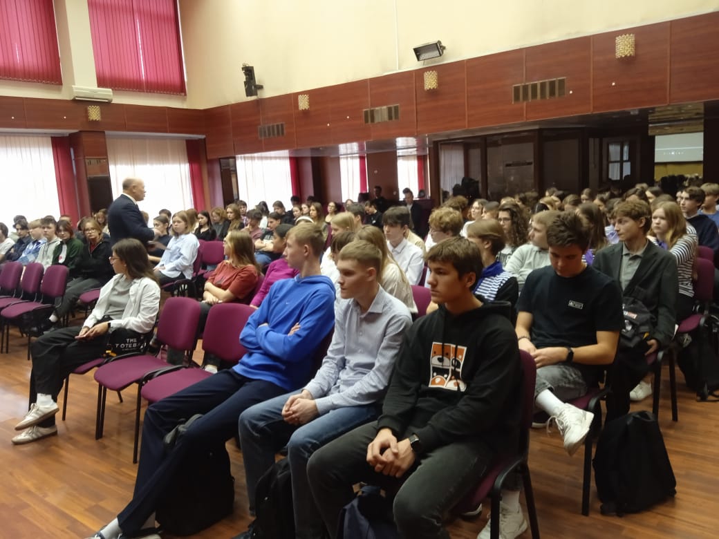 Юные москвичи узнали о профессиях, которые можно получить в ГУЗ