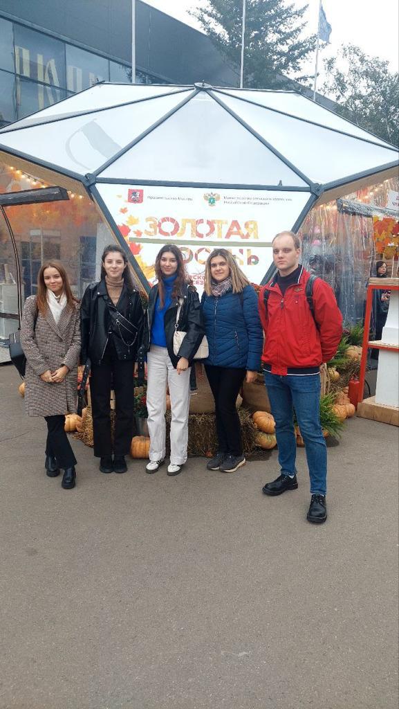 О перспективах развития земельного законодательства и об опыте проведения патриотической работы в аграрном вузе рассказали посетителям ВДНХ наши коллеги на «Золотой осени»
