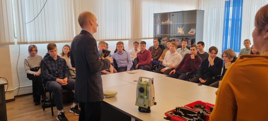 Преподаватели и студенты Университета 9 февраля 2023  года посетили МОУ Давыдовский лицей, расположенный в Орехово-Зуевском городском округе Подмосковья
