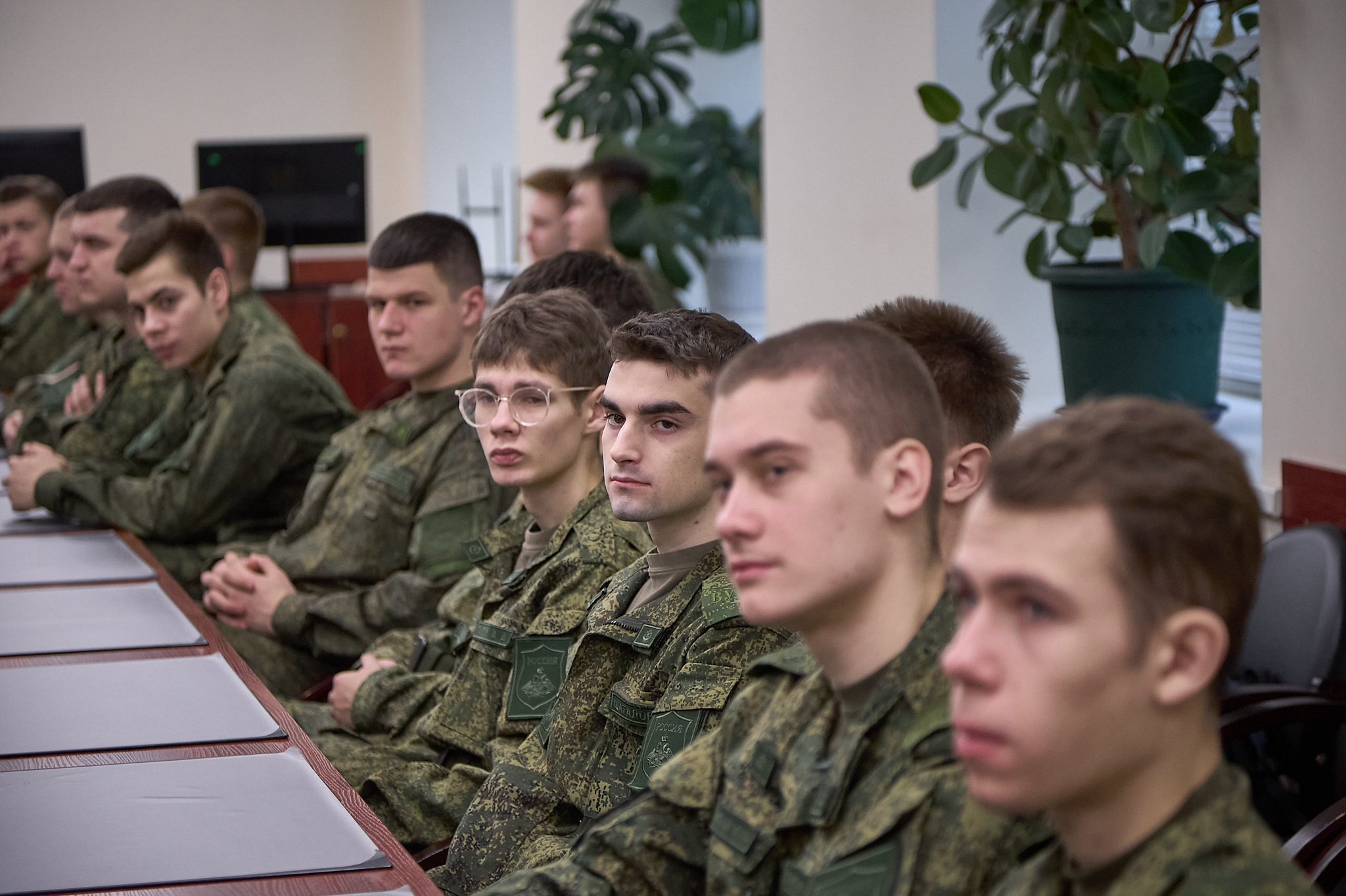 Студенты ГУЗ встретились с Героем России Евгением Черняевым  