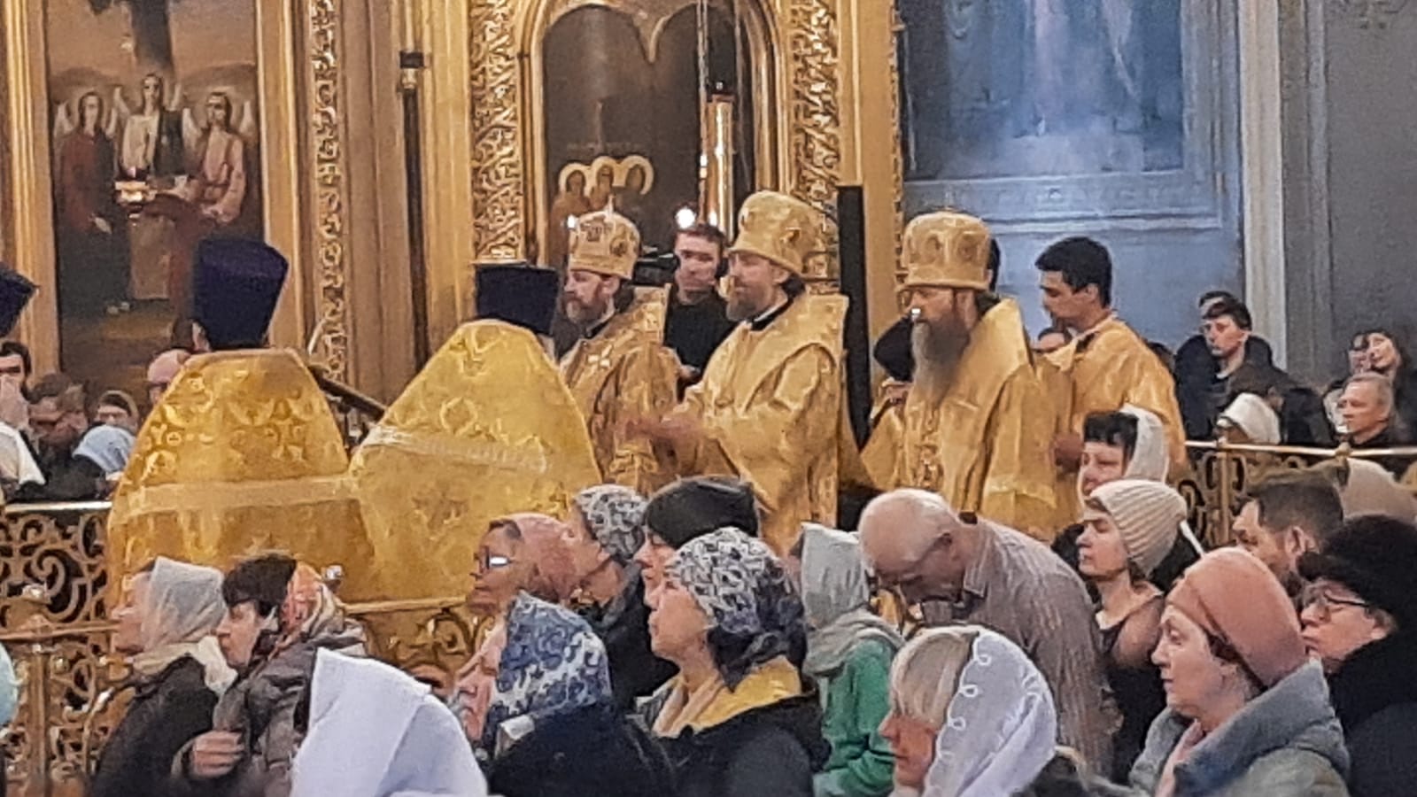 Праздничное богослужение в Богоявленском кафедральном соборе 25 февраля