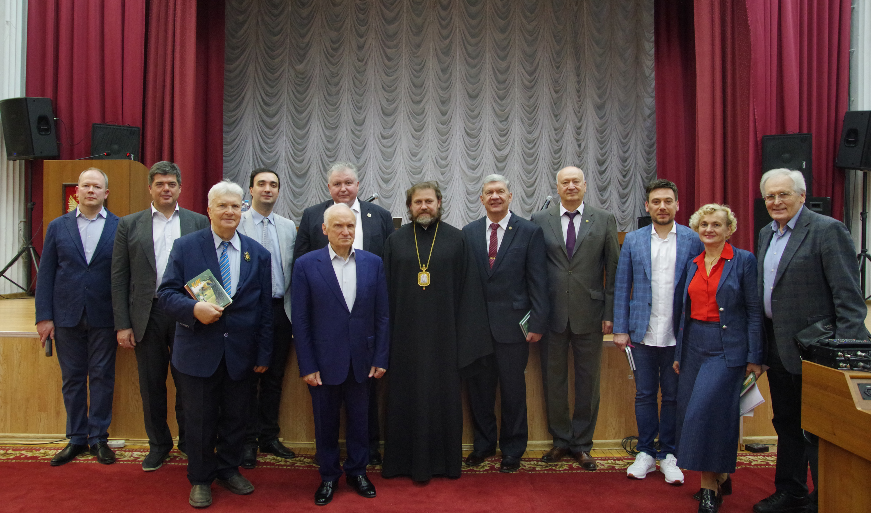 В рамках духовно-нравственно-патриотического воспитания в ГУЗ состоялась встреча архиепископа Одинцовского и Красногорского Фомы и профессора Московской Духовной Академии А.И. Осипова со студенчеством