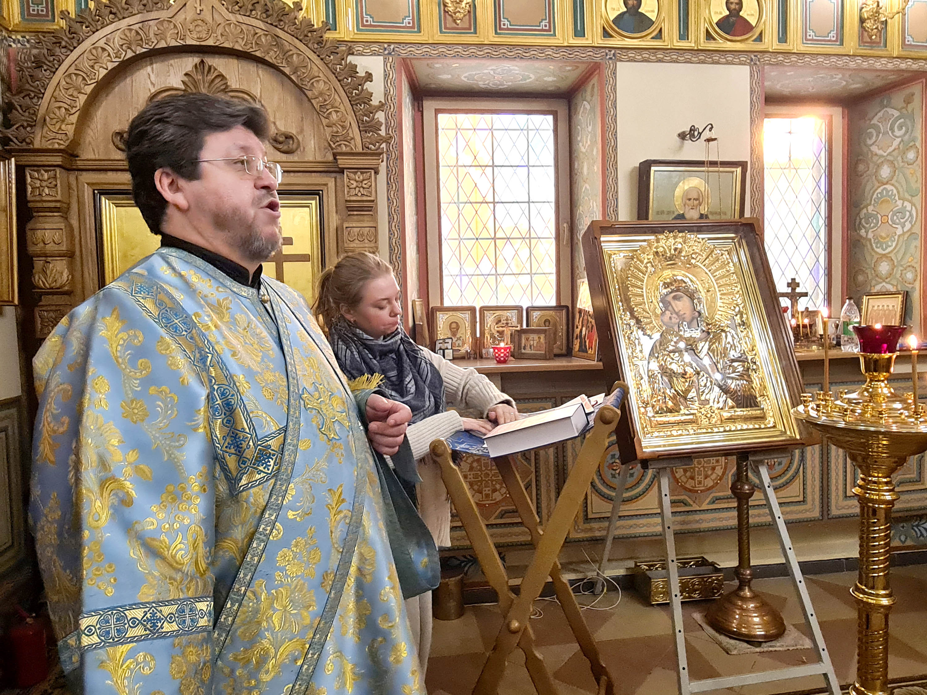 В Домовом храме при Государственном университете по землеустройству прошло богослужение, посвященное началу Масленичной недели