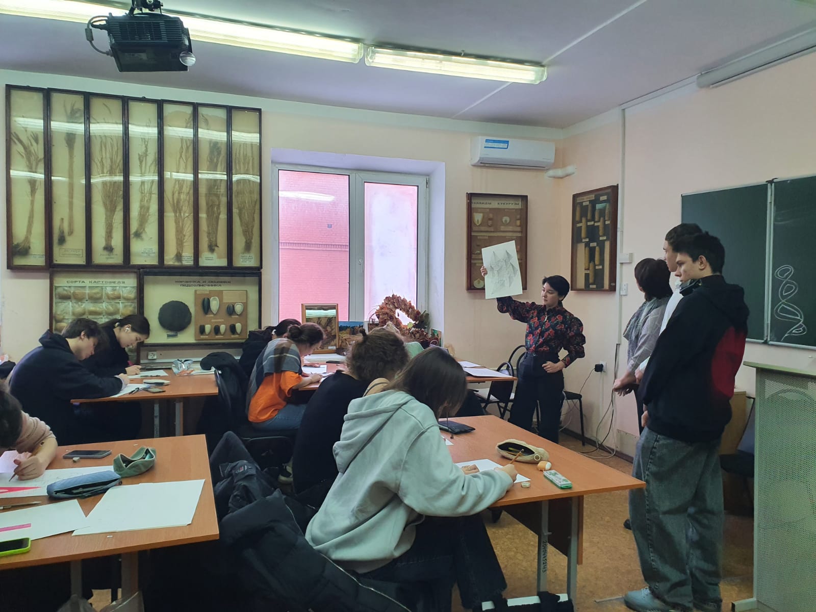 Представить себя в роли землеустроителей смогли школьники, посетившие ГУЗ с экскурсией