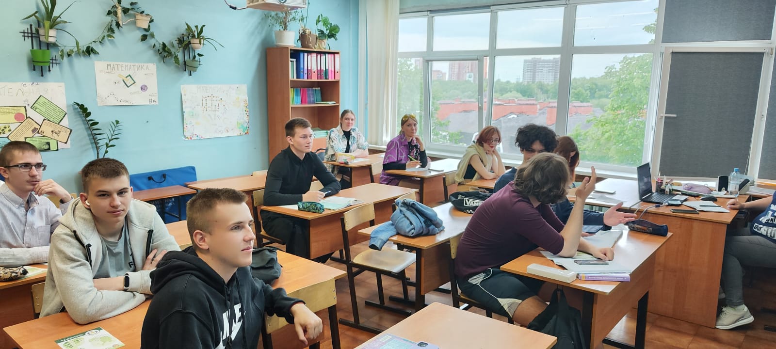 Студент факультета управления недвижимостью и права посетил родную гимназию в г. Чехове
