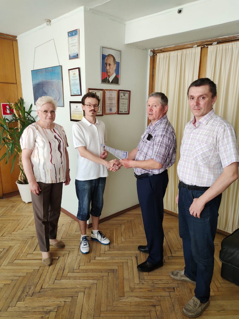 Авторы лучших выпускных квалификационных работ по направлениям "Прикладная геодезия" и "Геодезия и дистанционное зондирование" были вручены благодарственные письма от руководства НГИЦ РАН