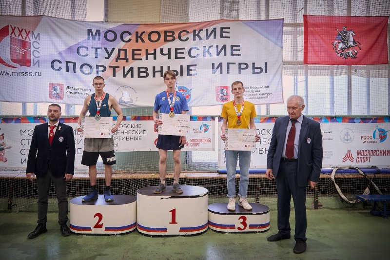 Золото в гиревом спорте: студент ГУЗ стал чемпионом Московских студенческих игр