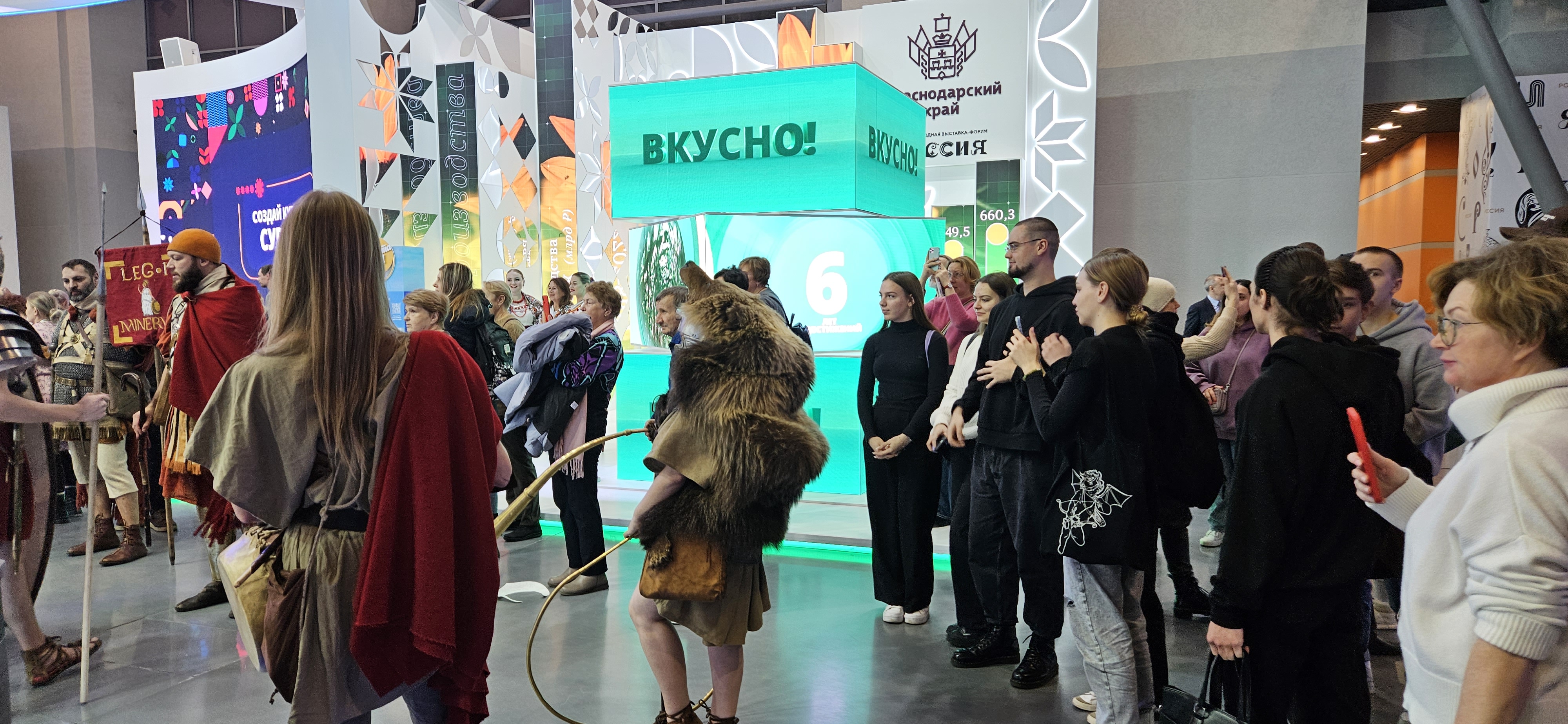 Взгляд на Дальний Восток, или  студенты ГУЗ на международной выставке-форуме «РОССИЯ»