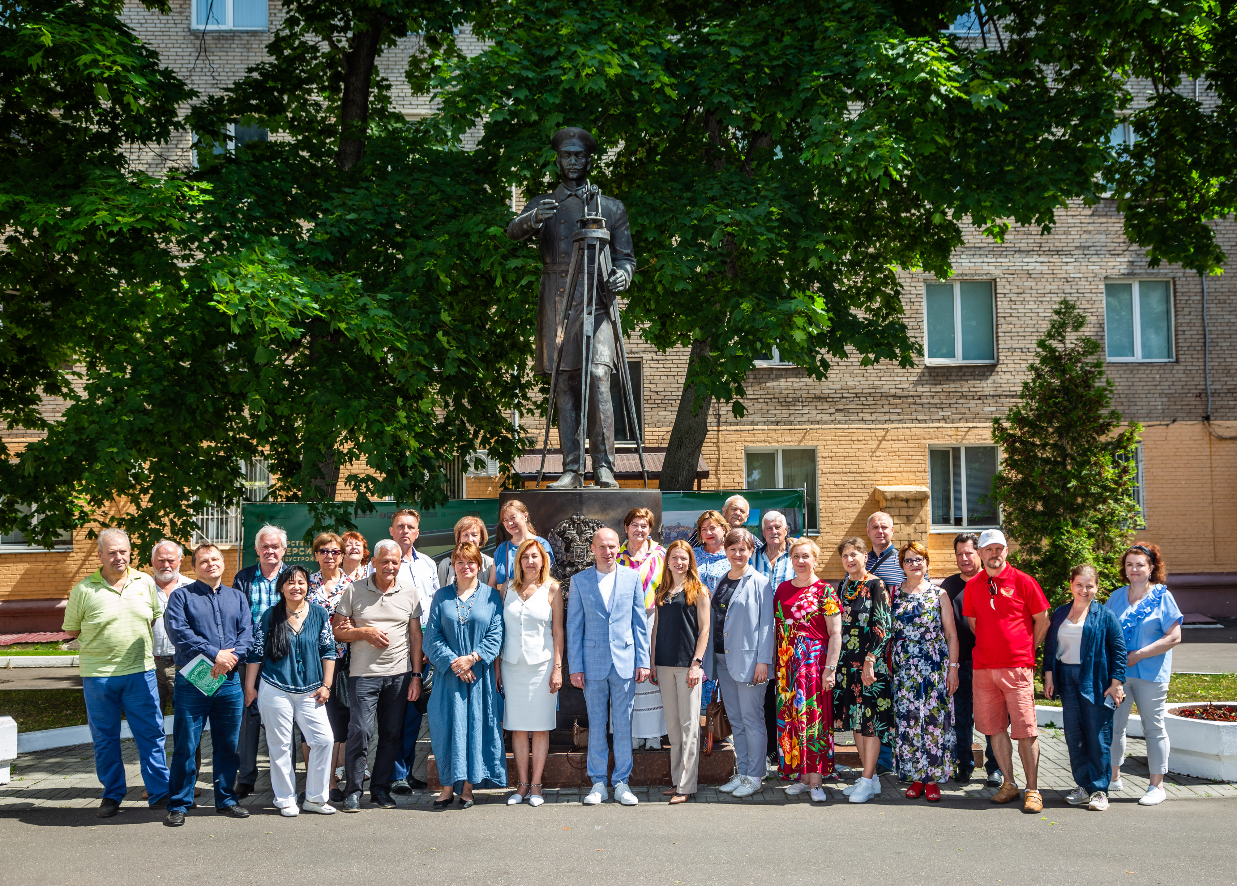 Фотоальбом 31 мая. Встреча выпускников и концерт