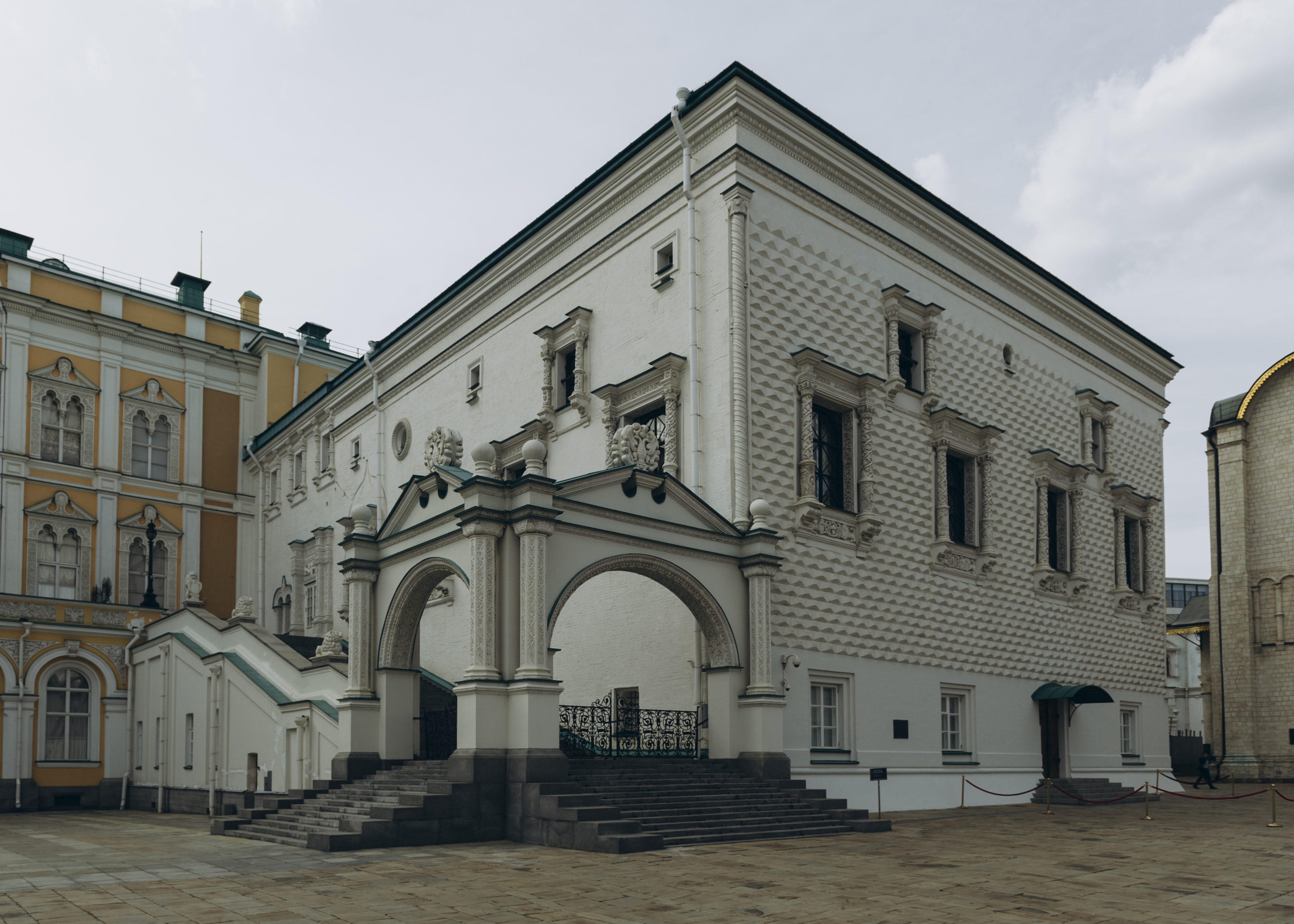 Сотрудники, преподаватели и студенты ГУЗ на экскурсии по Московскому Кремлю с посещением Оружейной палаты
