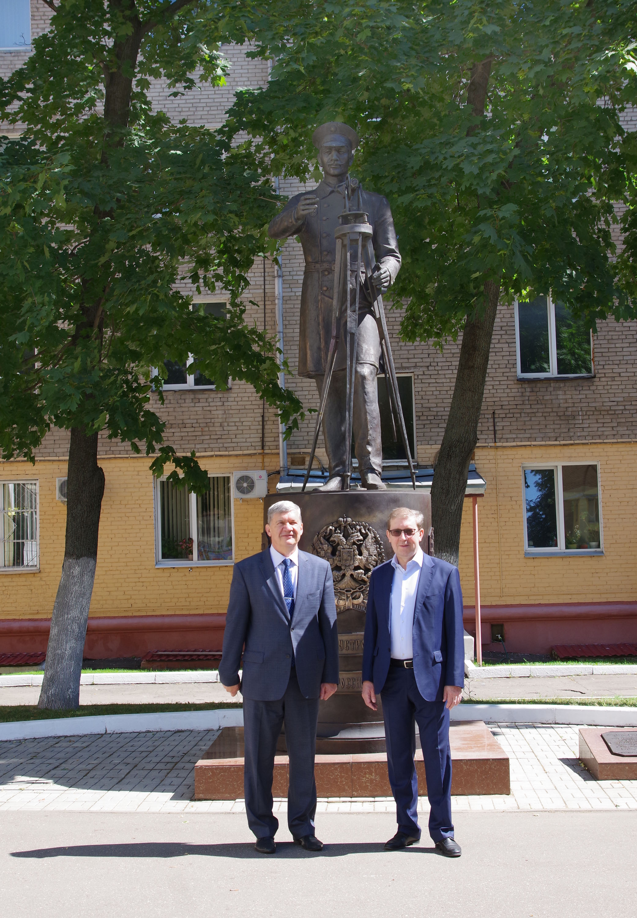Председатель и руководитель аппарата Комитета Совета Федерации по аграрно-продовольственной политике и природопользованию Алексей Петрович Майоров и Михаил Олегович Орлов посетили Государственный университет по землеустройству 22 июля