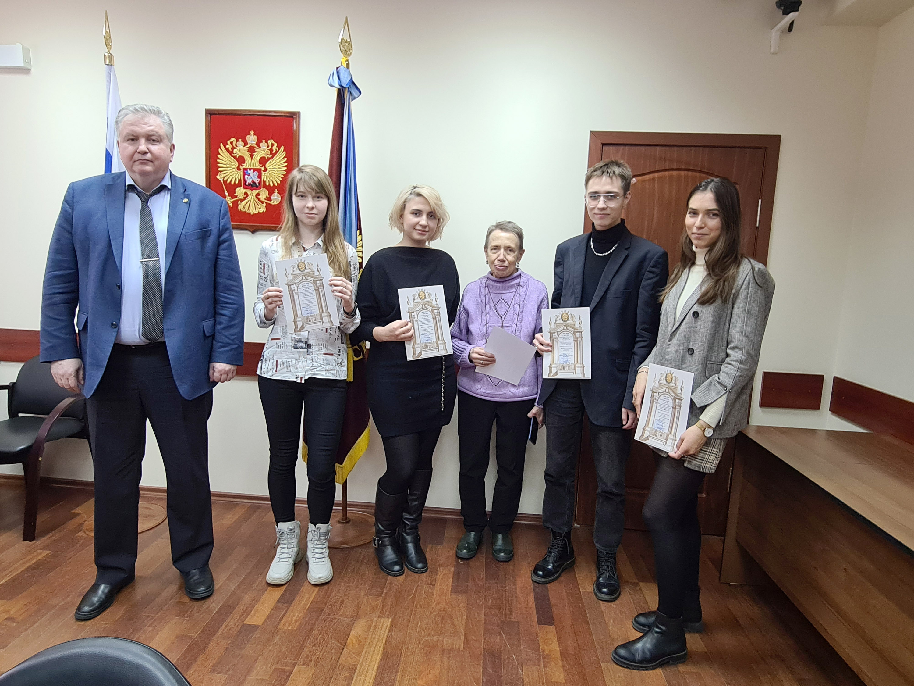 28 февраля 2023 года в конференц-зале ГУЗа врио ректора Папаскири Т.В. наградил участников открытого конкурса на разработку концепции по модернизации корпуса ГУЗ для размещения ГеоКафе