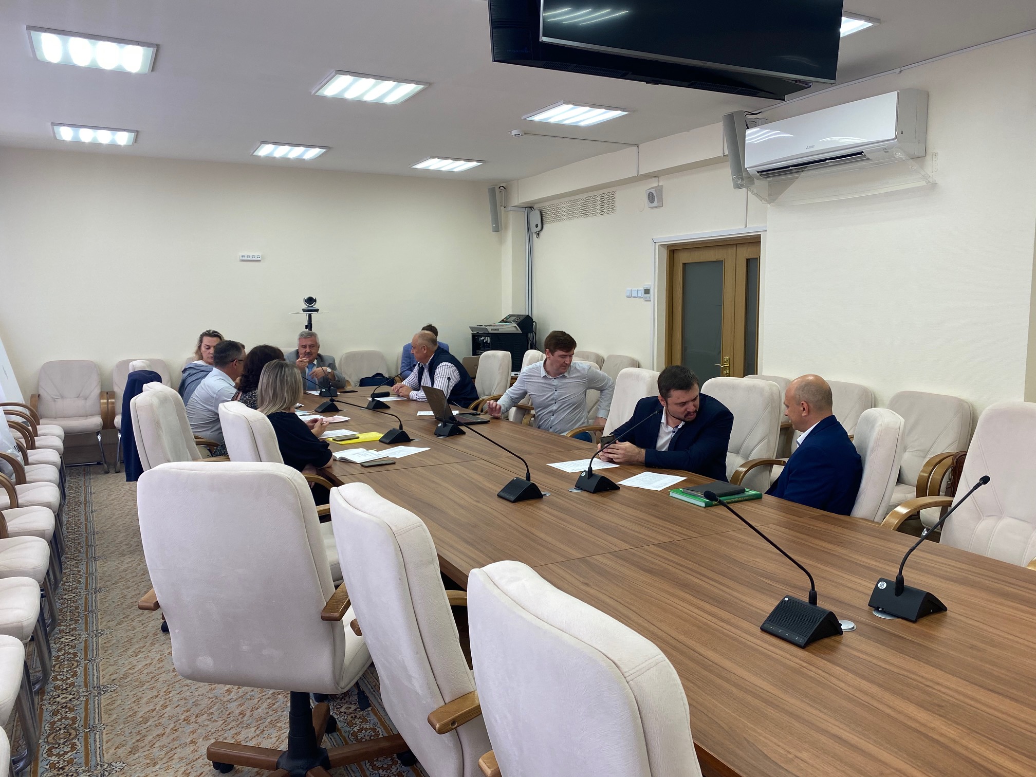 11 августа 2021 года делегация ГУЗ под руководством проректора Д.А. Шаповалова приняла участие в совещании с представителями органов исполнительной власти и Правительства Калужской области