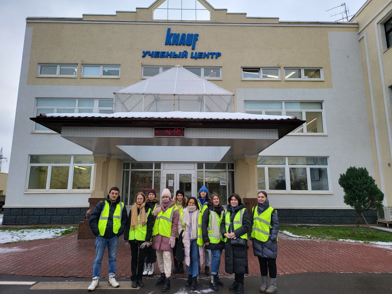 24 ноября 2022 года в рамках лекционного курса «Энергоэффективные здания» состоялось выездное занятие студентов магистратуры направления Архитектуры и Ландшафтной архитектуры на строительный завод КНАУФ