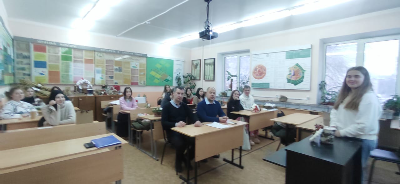 В рекреации ГУЗ открылась студенческая выставка «Зимняя фантазия» 