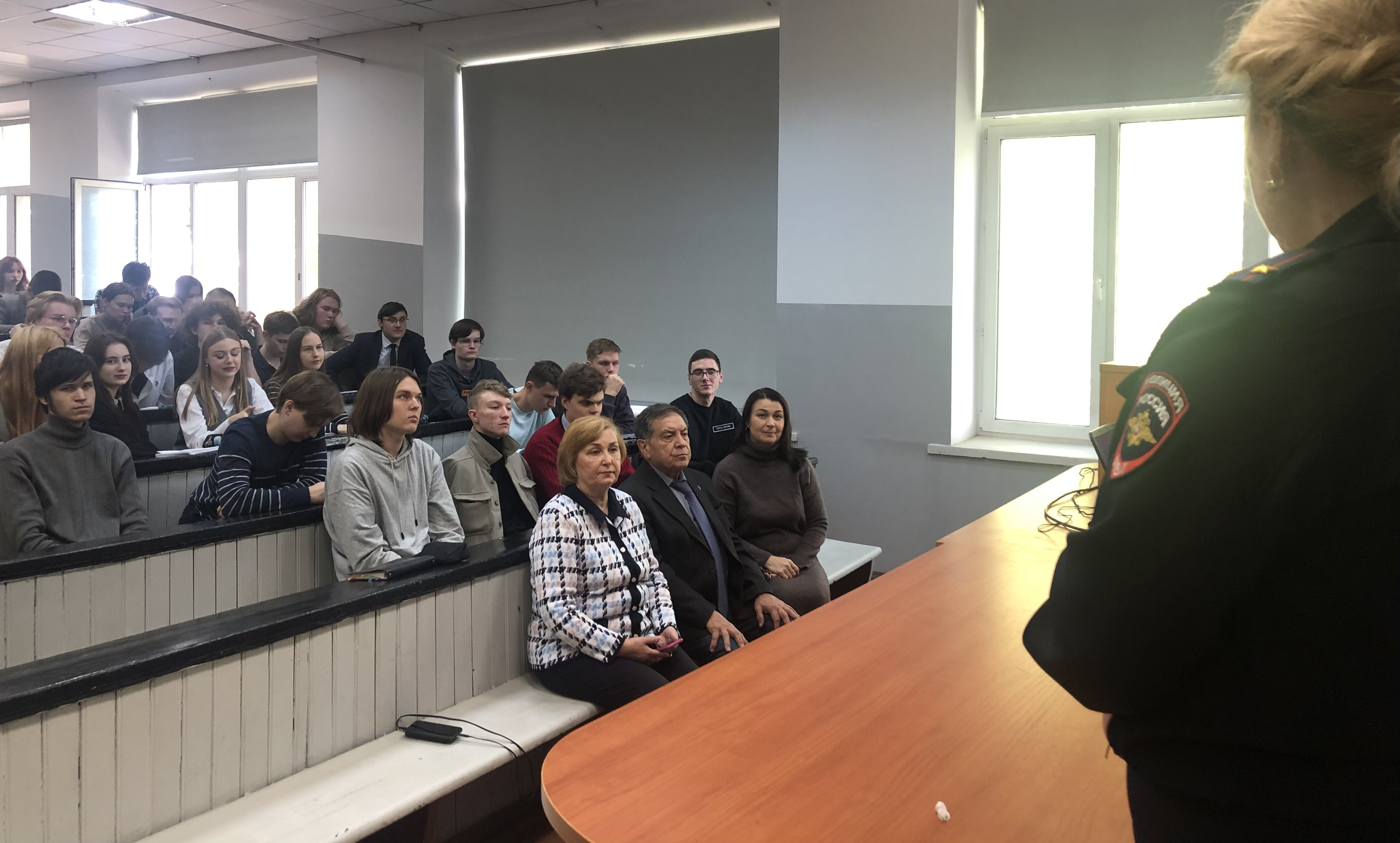 Профориентация: студенты ГУЗ узнали о службе в УВД Московского метро