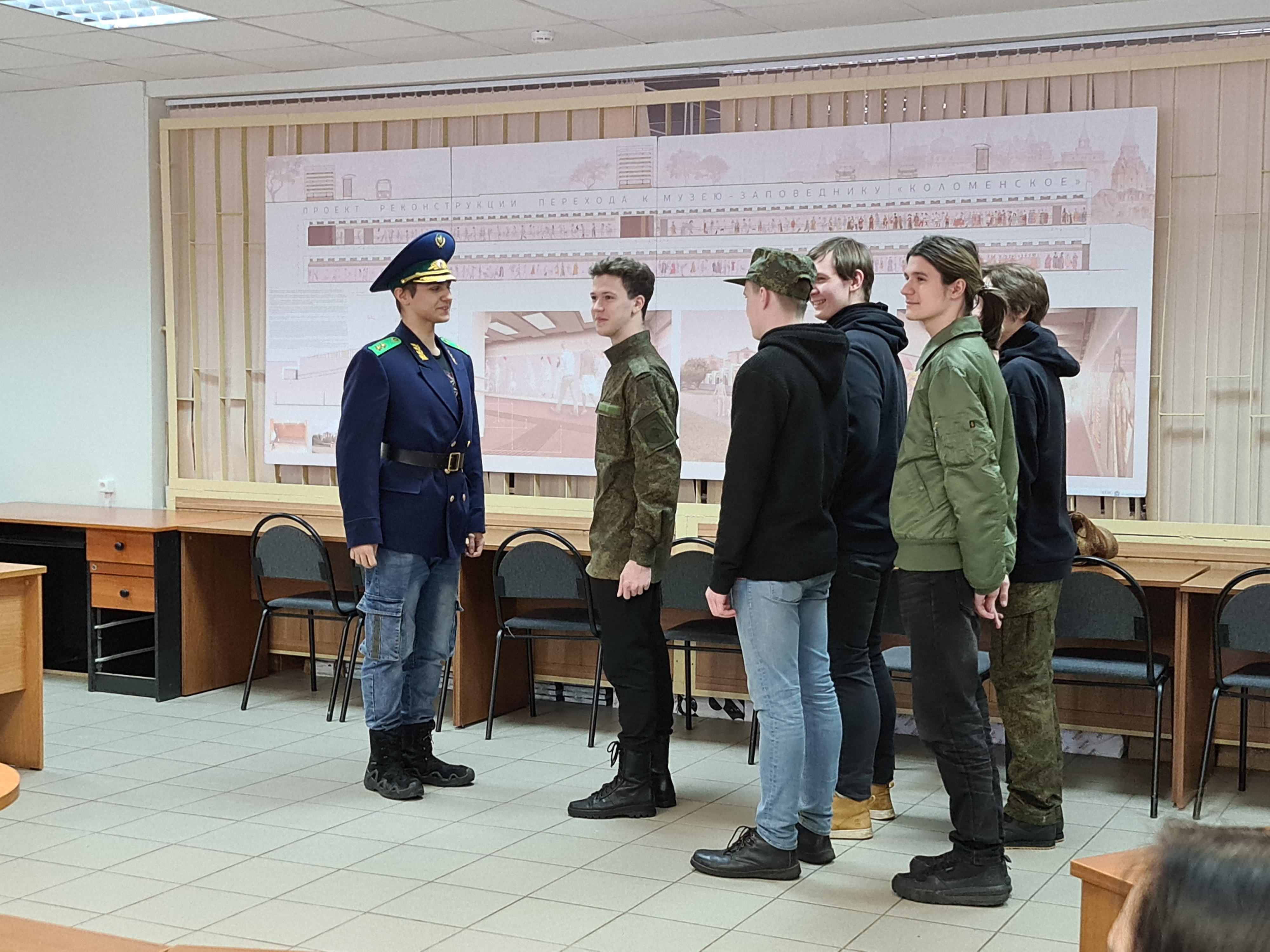 Первокурсники показали театральную постановку по пьесе «Капитан из Кёпеника»