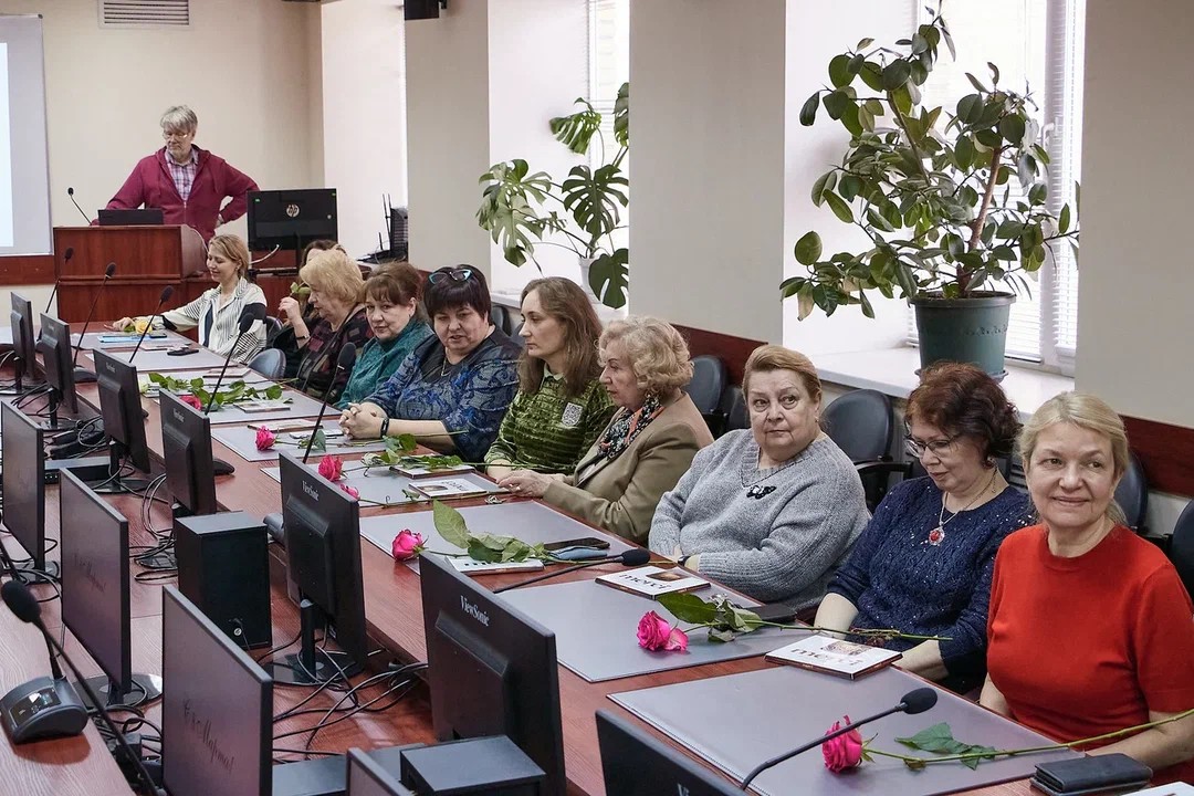 Поздравляем дорогих женщин с 8 Марта!