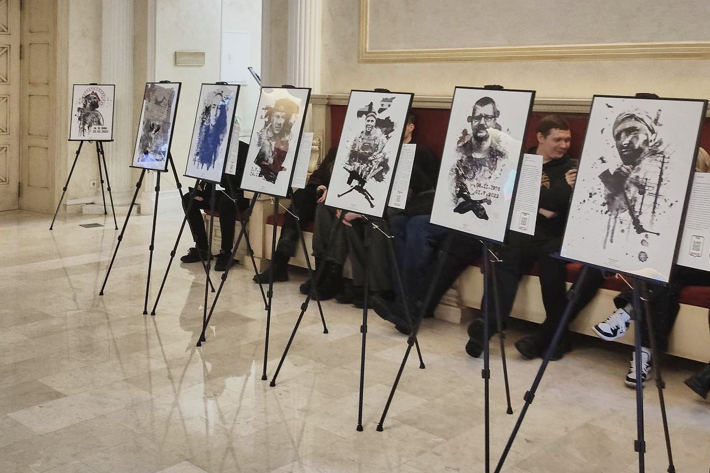 Студенты и преподаватели ГУЗ посетили выставку в Общественной Палате Российской Федерации
