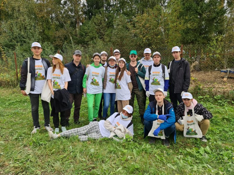 Студенты и преподаватели факультета «Землеустройство» приняли участие в эколого-патриотической акции «Наш лес – Посади свое дерево»
