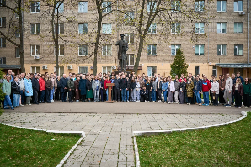 Великий почин весны: как субботник в ГУЗ объединил поколения и очистил пространство для будущего