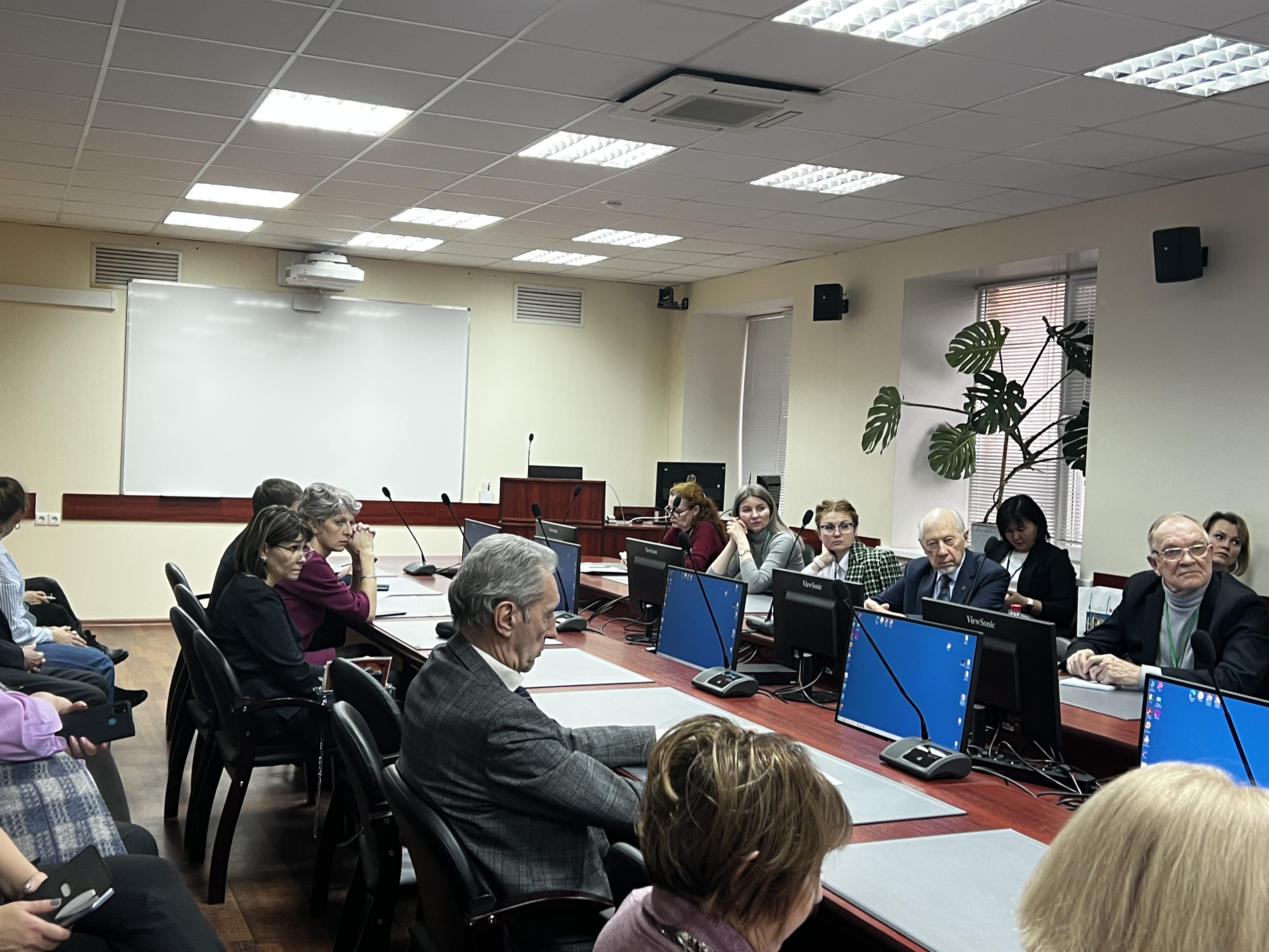 Круглый стол «Роль образования и новые подходы в образовательной деятельности в области «Землеустройство и кадастры» при интеграции новых территорий»