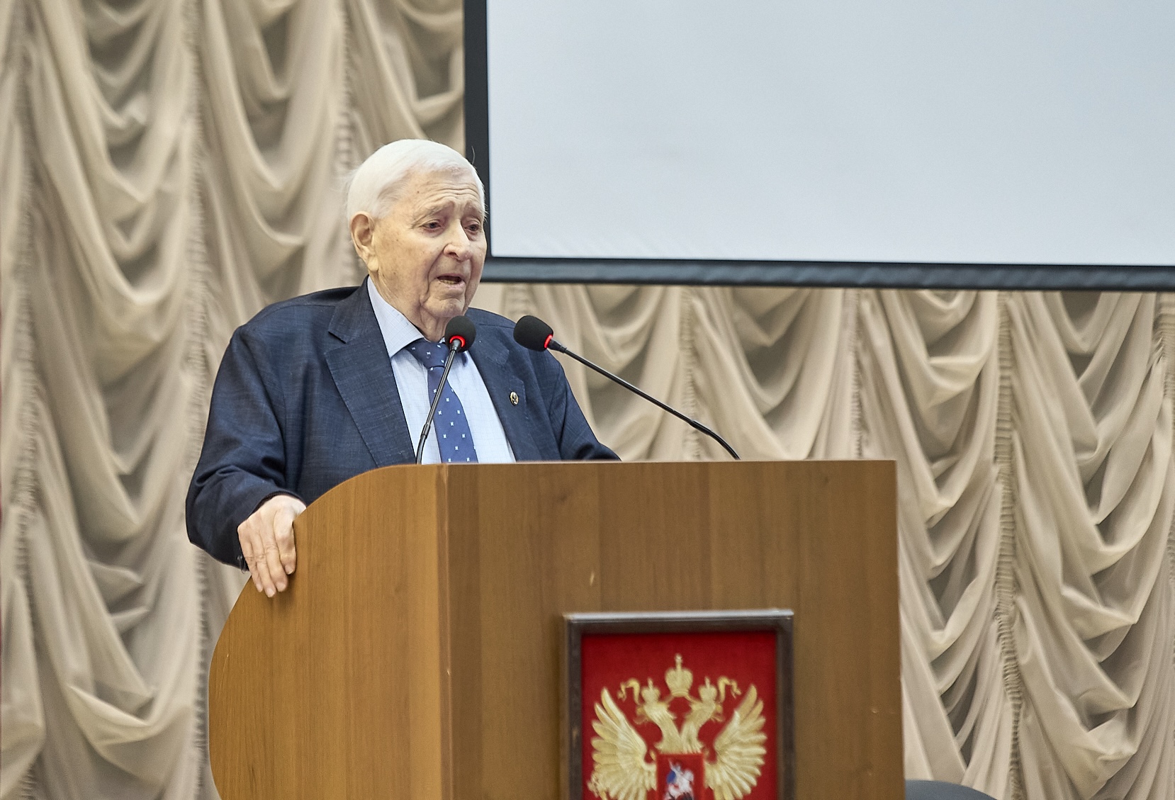 Вперед, к успешной карьере – выпускникам магистратуры ГУЗ вручили дипломы 
