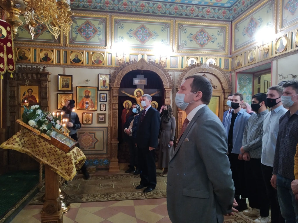 12 января 2021 г. в Домовом храме святых равноапостольных Константина и Елены ГУЗ состоялась Божественная Литургия в честь праздника Рождества Христова