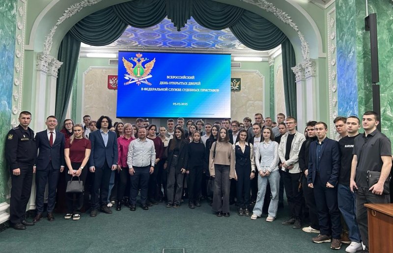 Судебные приставы раскрыли секреты профессии студентам ГУЗ 