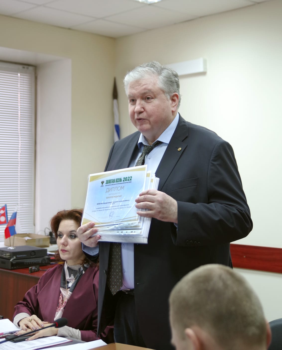 На Учёном совете врио ректора Тимур Валикович Папаскири вручил награды членам коллектива Государственного университета по землеустройству