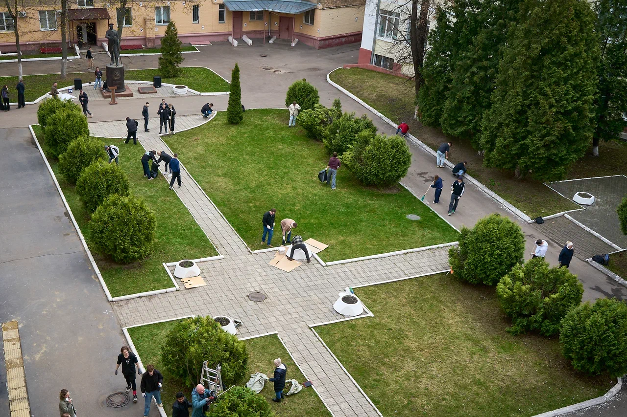 Великий почин весны: как субботник в ГУЗ объединил поколения и очистил пространство для будущего
