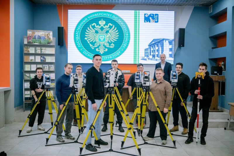 Современные геодезические тахеометры появились у студентов ГУЗ